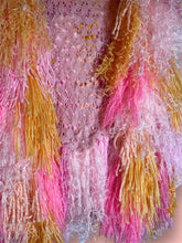 Lade das Bild in den Galerie-Viewer, FRINGE VEST short // Rosa / peach