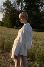 Lade das Bild in den Galerie-Viewer, EMBROIDERED FRINGE BLAZER // WHITE