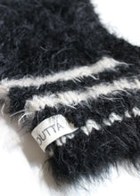 Lade das Bild in den Galerie-Viewer, BALACLAVA // FLUFFY BLACK - WHITE