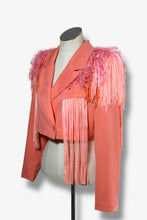 Lade das Bild in den Galerie-Viewer, CROPPED FRINGE BLAZER // PEACH