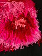 Lade das Bild in den Galerie-Viewer, FLUFF // red-pink