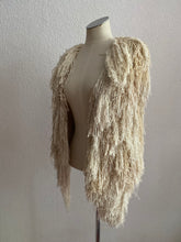 Lade das Bild in den Galerie-Viewer, FRINGE VEST white