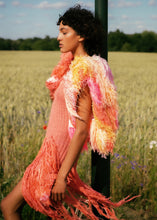 Lade das Bild in den Galerie-Viewer, FRINGE VEST short // Rosa / peach