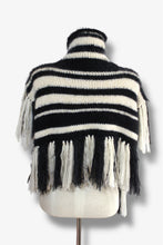 Lade das Bild in den Galerie-Viewer, KNITTED COLLAR - SHOULDERPIECE // black & white stripes