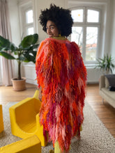 Lade das Bild in den Galerie-Viewer, FRINGE COAT red/orange