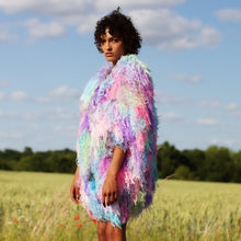 Lade das Bild in den Galerie-Viewer, FRINGE COAT // Bubblegum