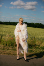 Lade das Bild in den Galerie-Viewer, LONG FRINGE COAT // white -creme
