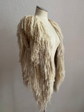 Lade das Bild in den Galerie-Viewer, FRINGE VEST white