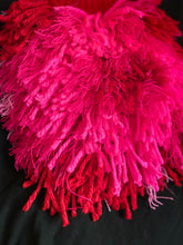 Lade das Bild in den Galerie-Viewer, FLUFF // red-pink