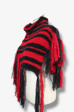 Lade das Bild in den Galerie-Viewer, KNITTED COLLAR - SHOULDERPIECE // black & red stripes
