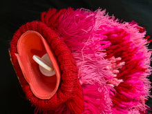 Lade das Bild in den Galerie-Viewer, FLUFF // red-pink