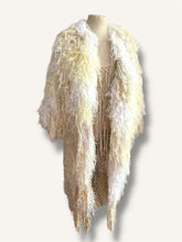 Lade das Bild in den Galerie-Viewer, LONG FRINGE COAT // white -creme
