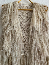 Lade das Bild in den Galerie-Viewer, FRINGE VEST white