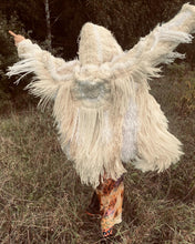 Lade das Bild in den Galerie-Viewer, EMBROIDERED JACKET // creme, white