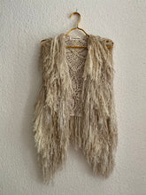 Lade das Bild in den Galerie-Viewer, FRINGE VEST white