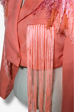 Lade das Bild in den Galerie-Viewer, CROPPED FRINGE BLAZER // PEACH