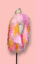 Lade das Bild in den Galerie-Viewer, FRINGE VEST short // Rosa / peach