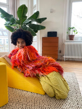 Lade das Bild in den Galerie-Viewer, FRINGE COAT red/orange