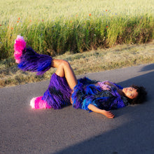 Lade das Bild in den Galerie-Viewer, FRINGE COAT short // ELECTRIC BLUE / PURPLE