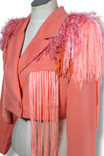 Lade das Bild in den Galerie-Viewer, CROPPED FRINGE BLAZER // PEACH