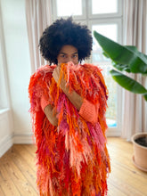 Lade das Bild in den Galerie-Viewer, FRINGE COAT red/orange