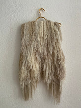 Lade das Bild in den Galerie-Viewer, FRINGE VEST white