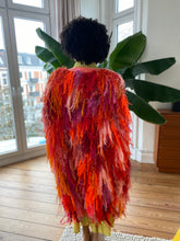 Lade das Bild in den Galerie-Viewer, FRINGE COAT red/orange