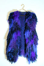 Lade das Bild in den Galerie-Viewer, FRINGE VEST long // electric blue , lilac