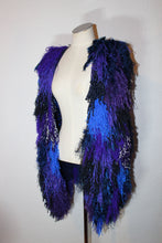 Lade das Bild in den Galerie-Viewer, FRINGE VEST long // electric blue , lilac