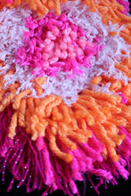 Lade das Bild in den Galerie-Viewer, FLUFF // pink & orange