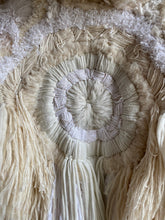Lade das Bild in den Galerie-Viewer, EMBROIDERED JACKET // creme, white