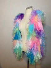 Lade das Bild in den Galerie-Viewer, FRINGE VEST // bubblegum