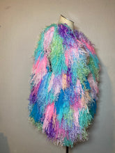 Lade das Bild in den Galerie-Viewer, FRINGE VEST // bubblegum