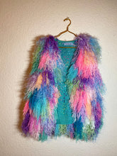 Lade das Bild in den Galerie-Viewer, FRINGE VEST // bubblegum
