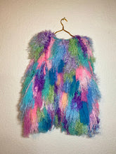 Lade das Bild in den Galerie-Viewer, FRINGE VEST // bubblegum