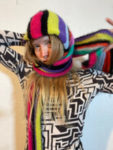 Lade das Bild in den Galerie-Viewer, HOODDED SCARF // multicolor stripes