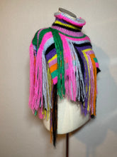 Lade das Bild in den Galerie-Viewer, KNITTED COLLAR / SHOULDERPIECE - Rainbow stripes