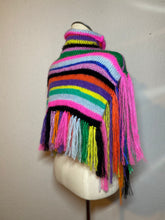 Lade das Bild in den Galerie-Viewer, KNITTED COLLAR / SHOULDERPIECE - Rainbow stripes