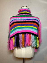 Lade das Bild in den Galerie-Viewer, KNITTED COLLAR / SHOULDERPIECE - Rainbow stripes
