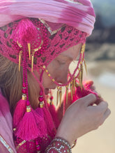 Lade das Bild in den Galerie-Viewer, PINK CROCHET MASK