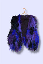 Lade das Bild in den Galerie-Viewer, FRINGE VEST // electric blue , lilac