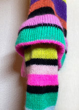 Lade das Bild in den Galerie-Viewer, KNITTED BOLERO // Rainbow stripes