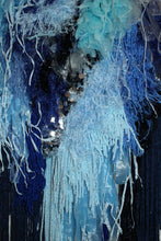 Lade das Bild in den Galerie-Viewer, TAPESTRY - ELECTRIC BLUE
