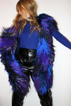 Lade das Bild in den Galerie-Viewer, FRINGE VEST long // electric blue , lilac