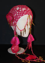 Lade das Bild in den Galerie-Viewer, PINK CROCHET MASK