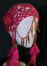 Lade das Bild in den Galerie-Viewer, PINK CROCHET MASK