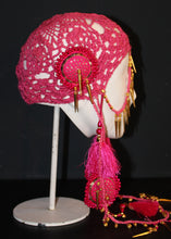 Lade das Bild in den Galerie-Viewer, PINK CROCHET MASK
