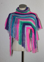 Lade das Bild in den Galerie-Viewer, KNITTED COLLAR / SHOULDERPIECE - Bubblegum stripes