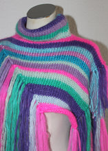 Lade das Bild in den Galerie-Viewer, KNITTED COLLAR / SHOULDERPIECE - Bubblegum stripes