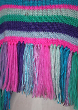 Lade das Bild in den Galerie-Viewer, KNITTED COLLAR / SHOULDERPIECE - Bubblegum stripes